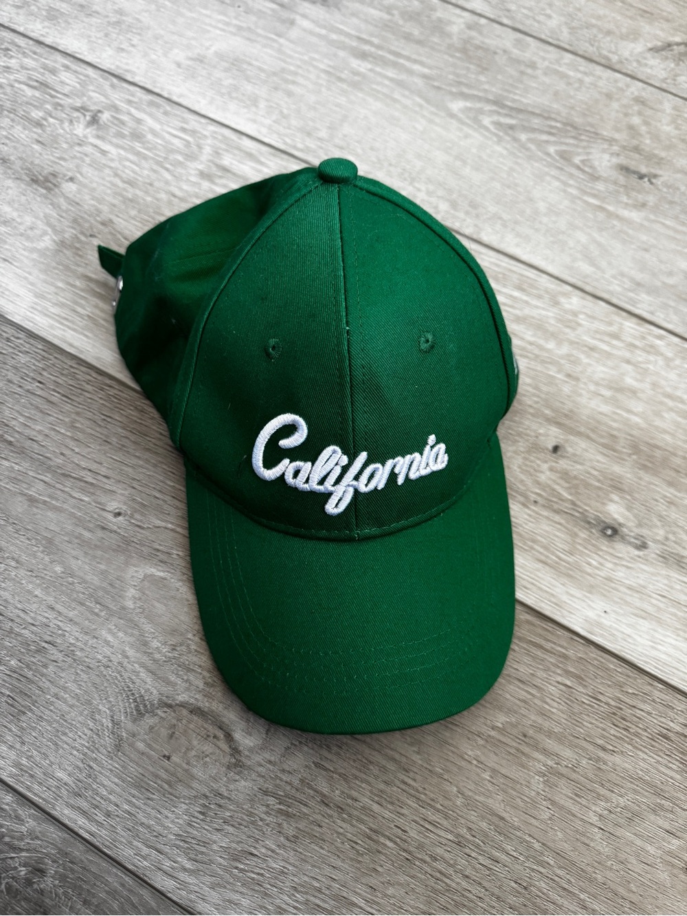 SHEIN Kids Dark Green Baseball Cap with White "California" Embroidery